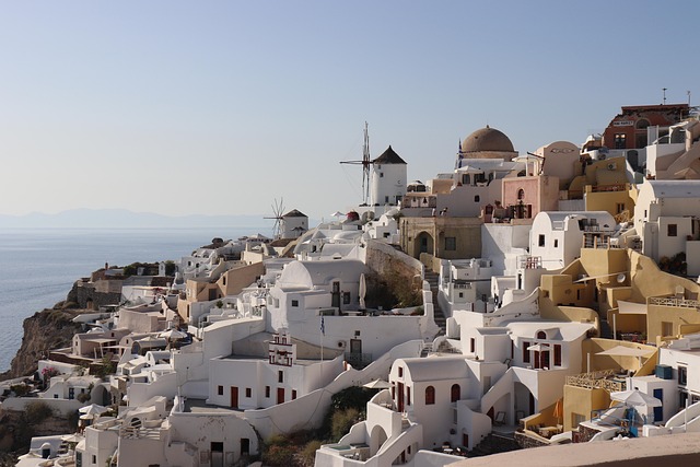 Santorini Lodge Stays for Romantic Travel